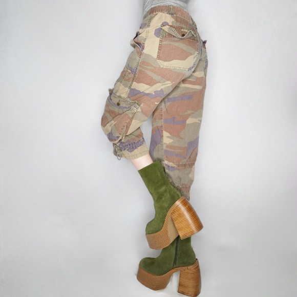 London Jean Camo Cargo Pants Women's Size 8 Crop Straight Outdoor Hiking Capris - Picture 1 of 15